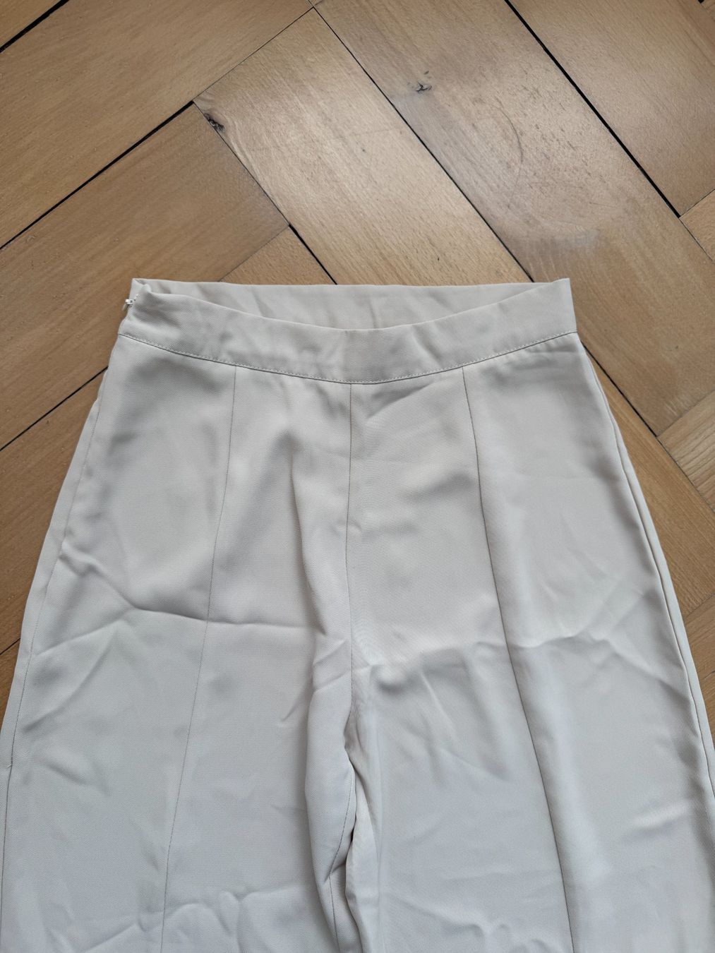 Pantalons: Hose beige fliessend XS – D'occasion à Zürich par Diazaio 1