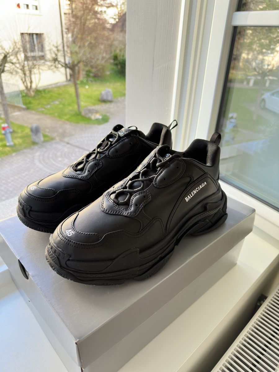 Balenciaga Herrenschuhe: Balenciaga Triple S Black Grösse 45 – Gebraucht aus Winterthur von  1