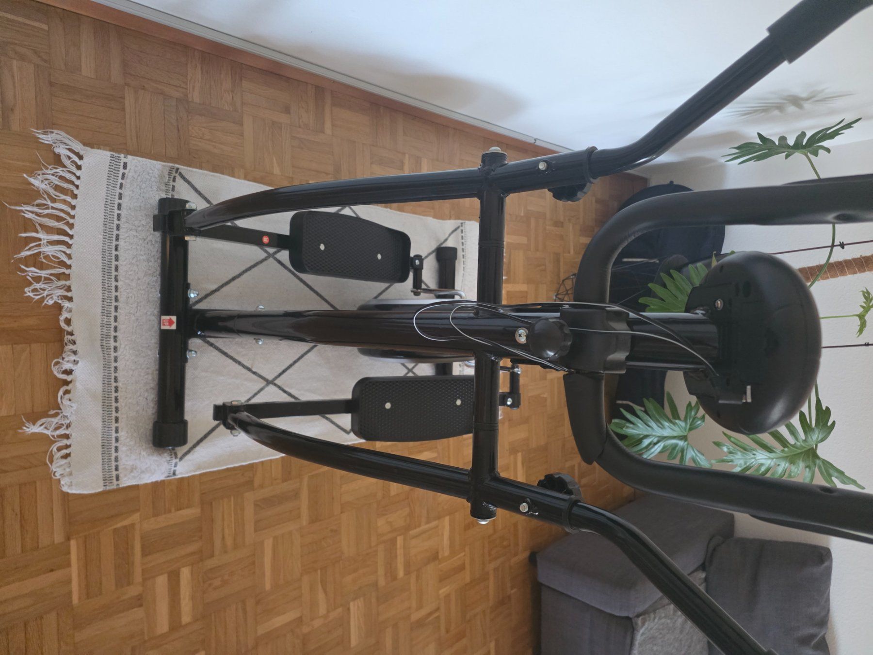 Hometrainer: Crosstrainer schwarz mit Trainingscomputer guter Zustand – Usato da Urdorf venduto da dus_9l9j 1