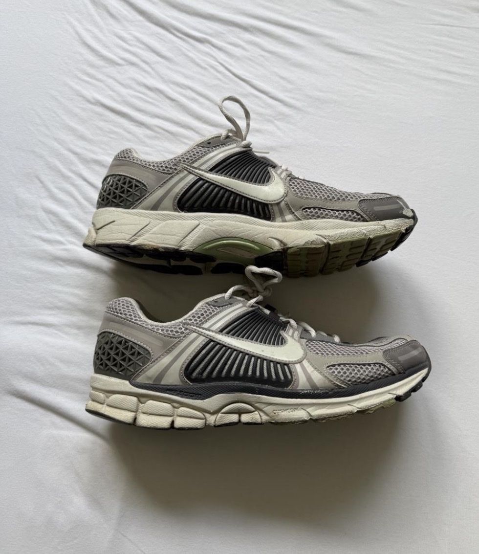 Nike Chaussures hommes: Nike vomero grau – D'occasion à Bottmingen par rou_c79n 3