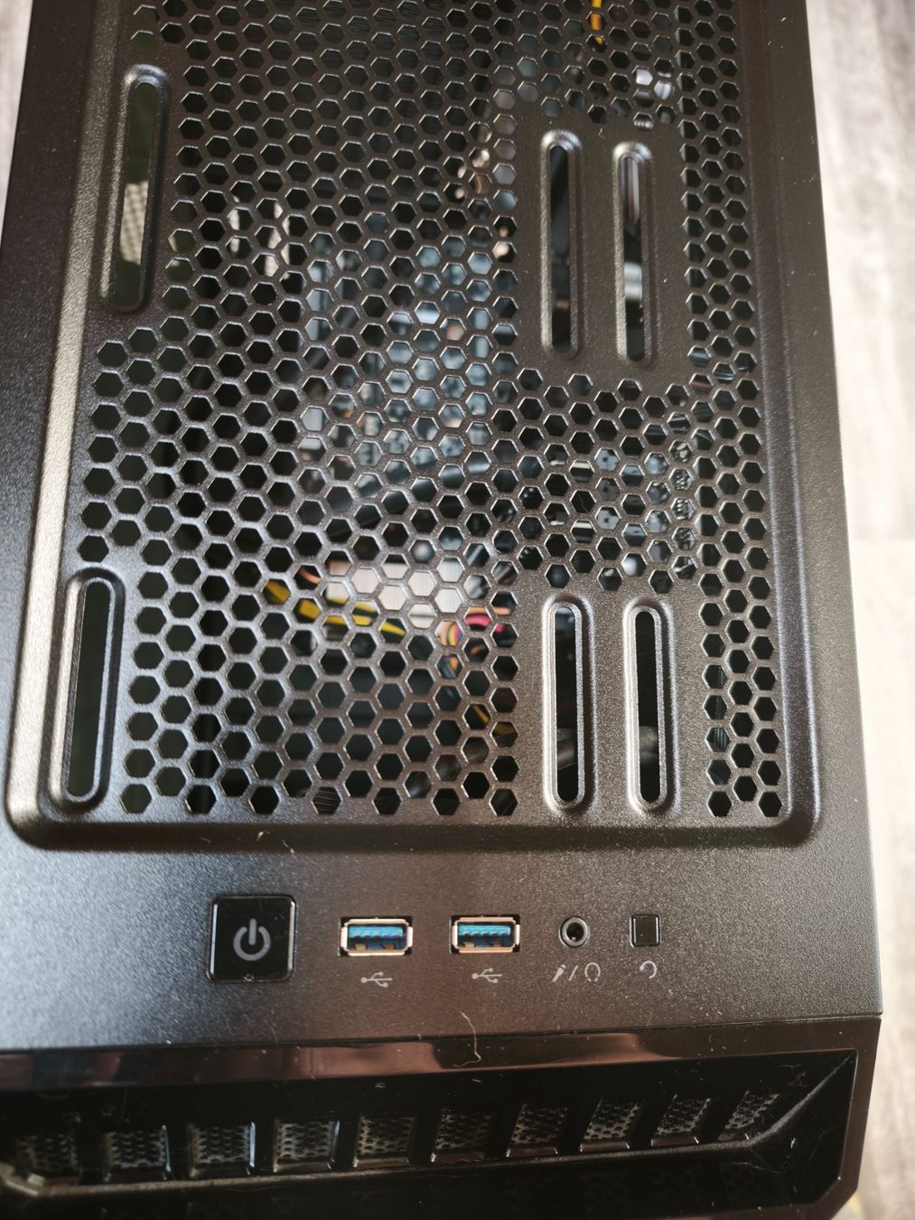 PC: PC gaming MIFCOM TEMPEST Watercooling – Usato da Courroux venduto da petit-chevreuil 4