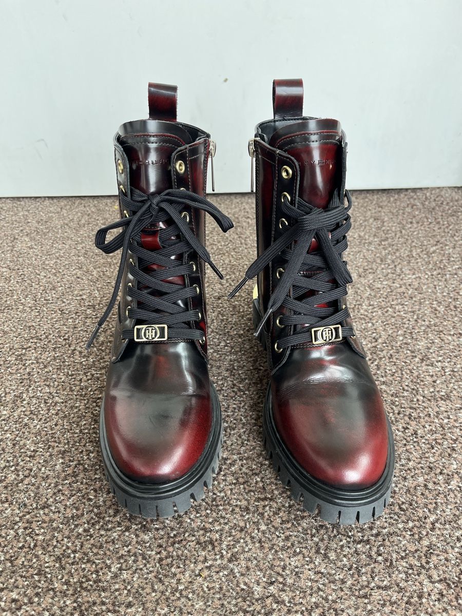 Tommy Hilfiger Damenschuhe: Polished Leather Boot Tommy Hilfiger Gr. 37 – Neu (gemäss Beschreibung) aus Unterägeri von Thomasli 1