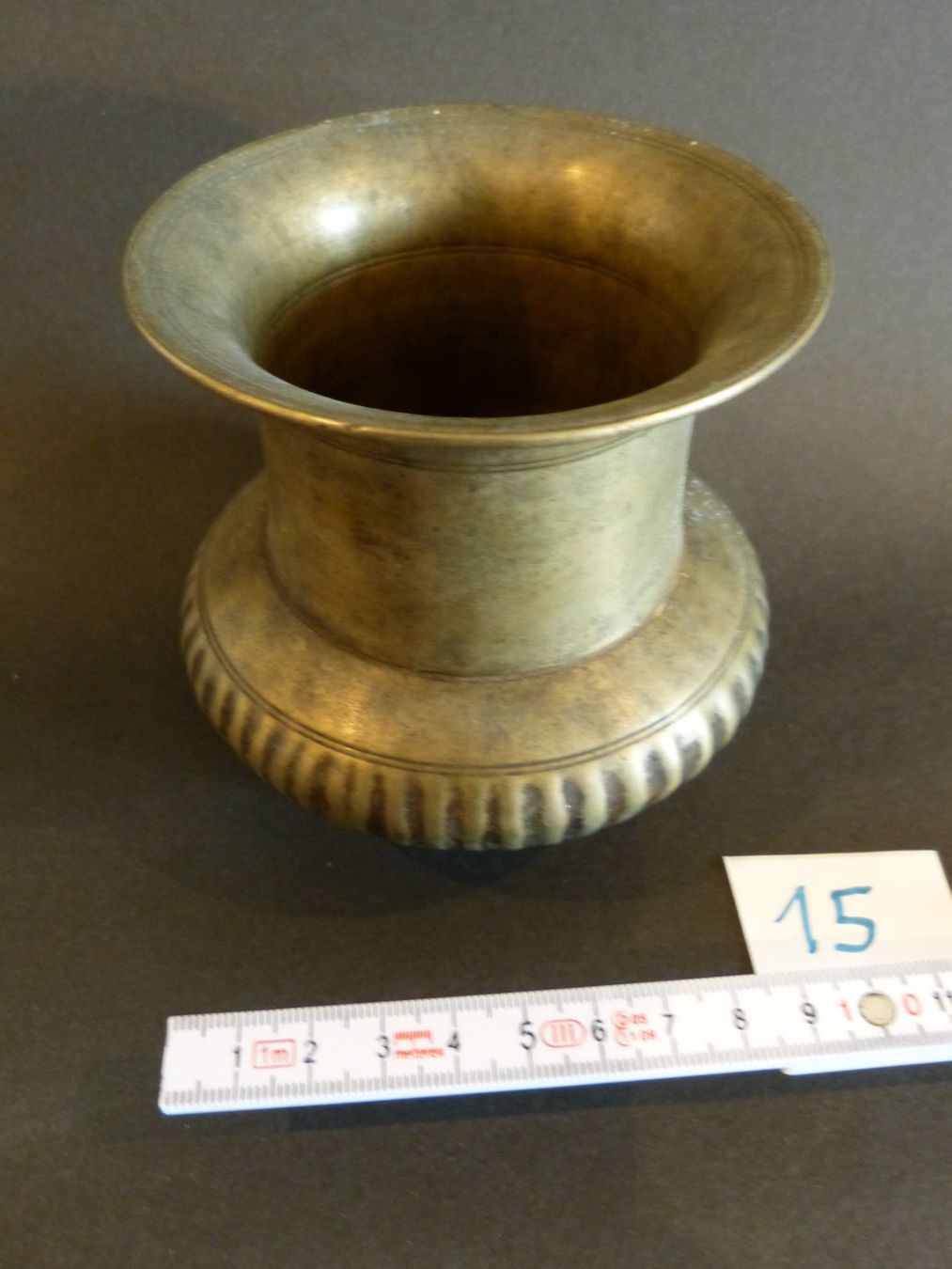 Vasen & Gefässe: Messing-Spucknapf oder eine Vase, wahrscheinlich Vietnam – Gebraucht aus Lengnau BE von AllerleiSUPER