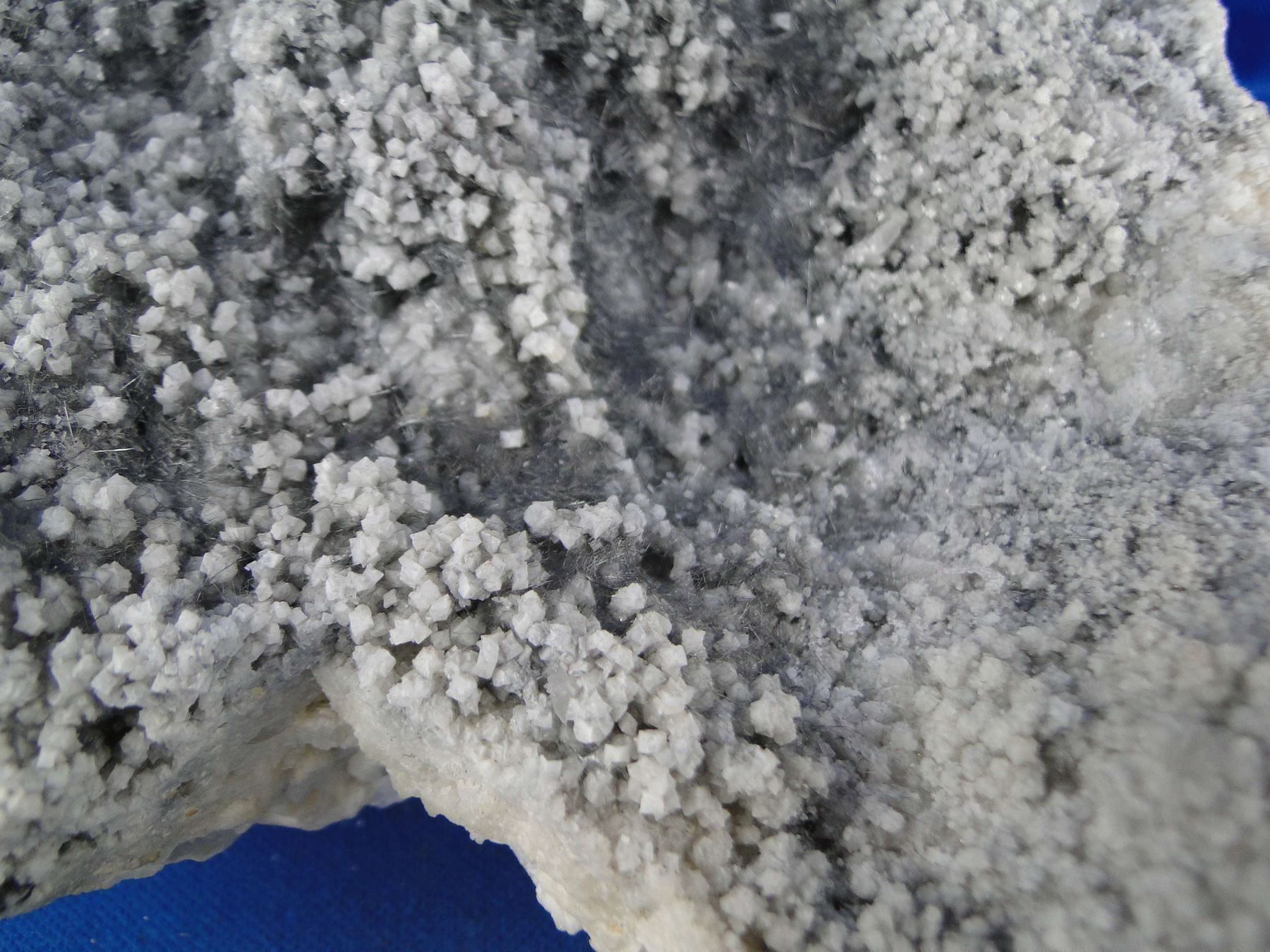 Minerali & Pietre curative: Calcit mit Boulangerit – Usato da Schinznach Bad venduto da Demerald 8