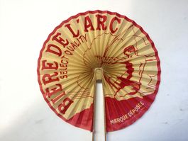 Fächer. Alter Werbe-Fächer, Papier, Biere de l‘arc