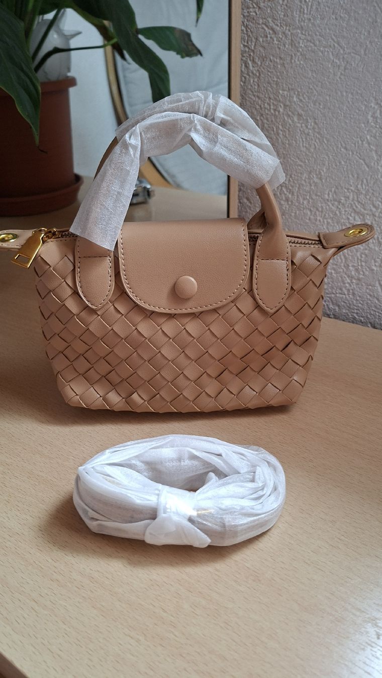 Sacs femmes: Sac à main  – Neuf avec emballage d'origine à Sion par fre_cyc2