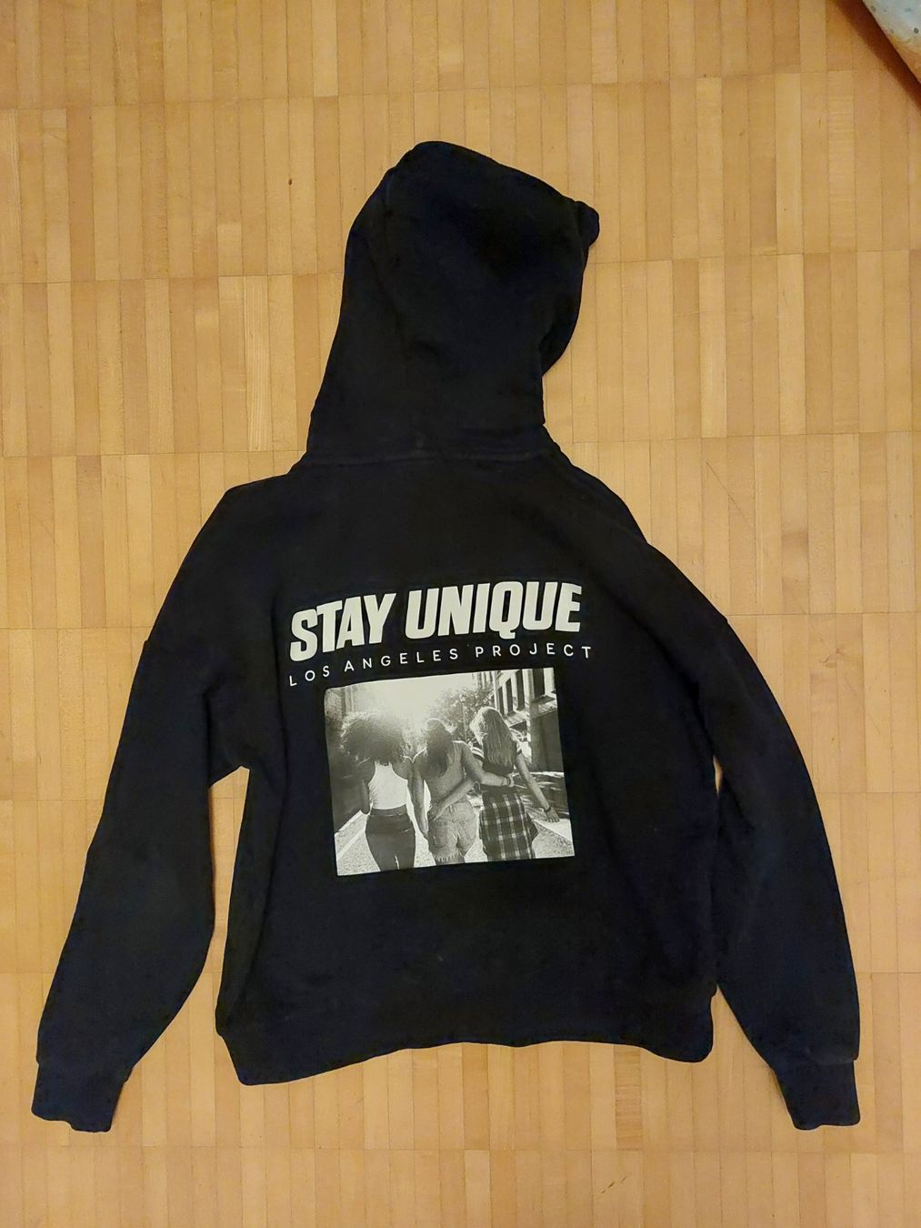 Maglioni & Felpe: Hoodie Stay Unique – Usato da Neftenbach venduto da lor_7thq 1