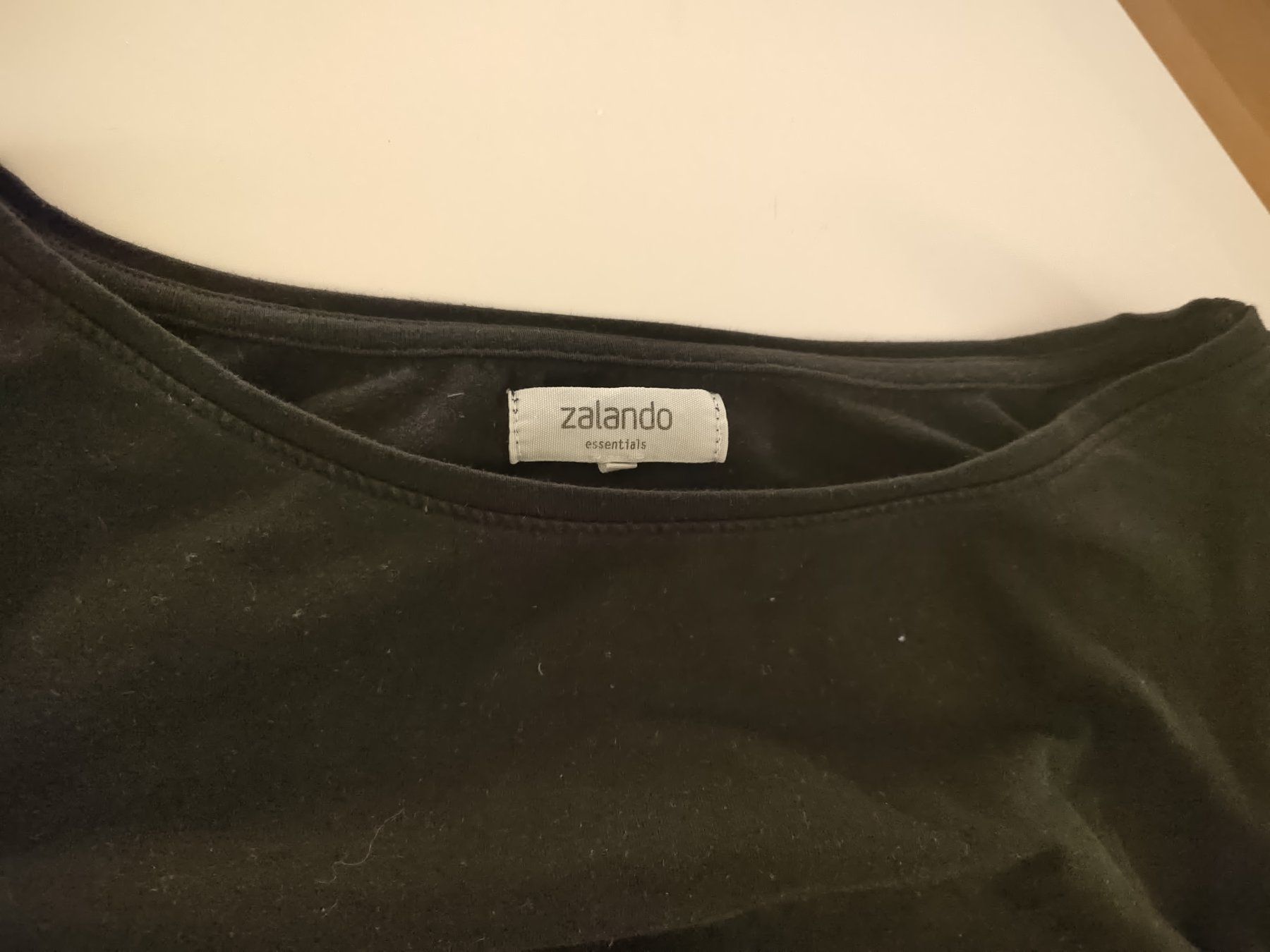 Zalando T-Shirts: Langarmshirt schwarz Grösse L Zalando Essentials – Neu (gemäss Beschreibung) aus Einsiedeln von pattymary 1