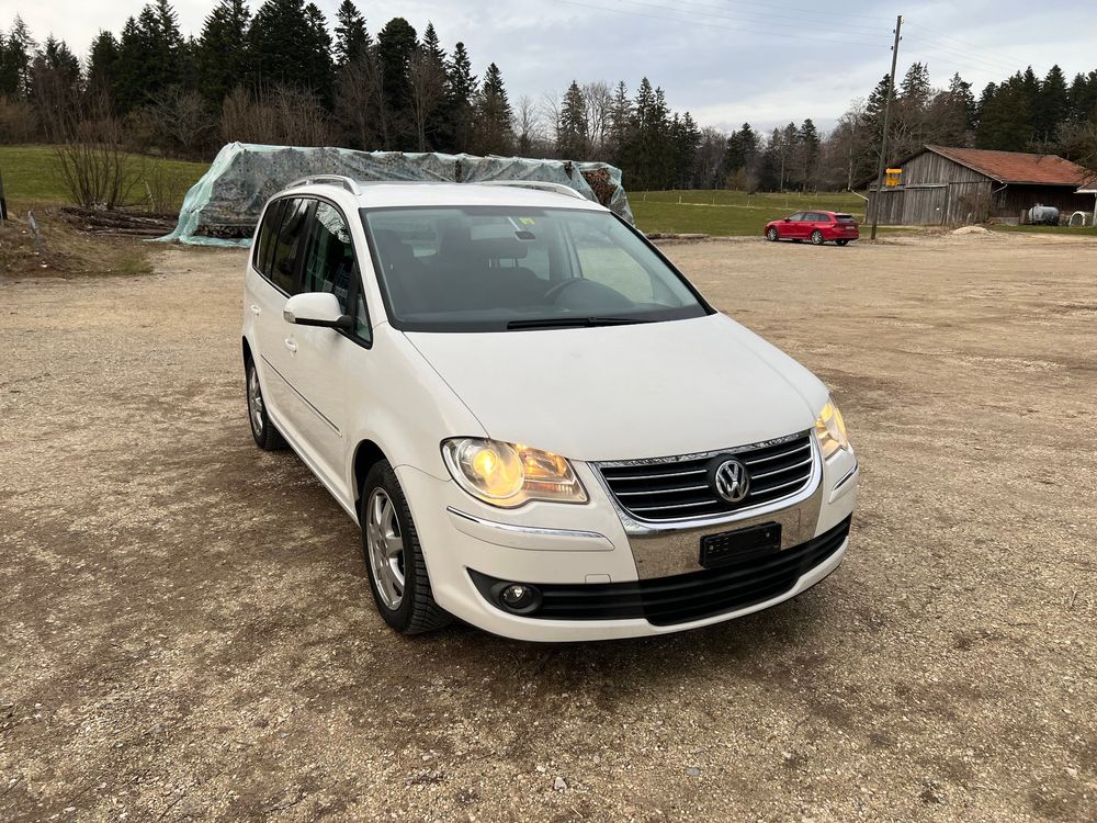 VW Touran Highline 2.0 Ecofuel-Frische MFK + grosser Service