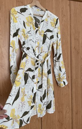 Schönes Blusenkleid Kleid NA-KD Gr. 34