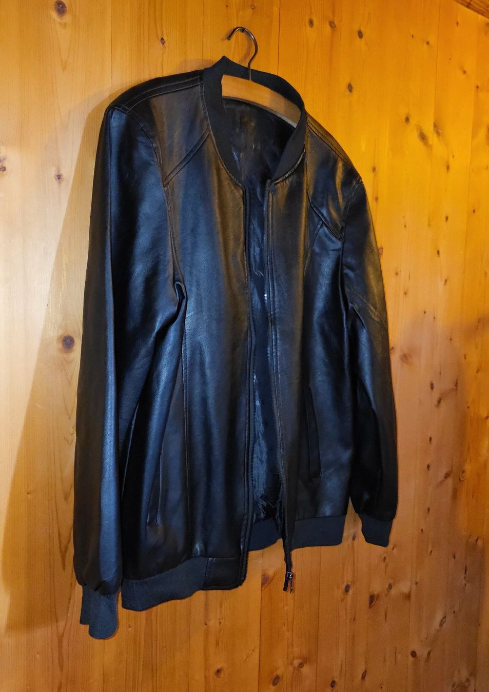 Giacche: Stylische schwarze Bomberjacke – Usato da Wald ZH venduto da swi_lzk6 2