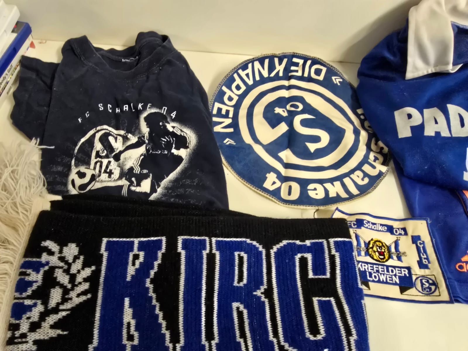Canottiere & Pantaloni: Schalke 04 Fanpaket – Usato da Tuggen venduto da Santasbag 5