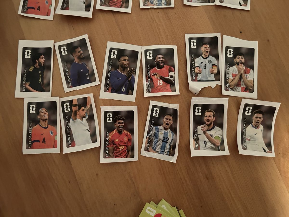 Panini Cartes à collectionner: ALLE 12 Colasticker Panini FWC 2026 – Neuf (Voir description) à Magden par tag_j2fz