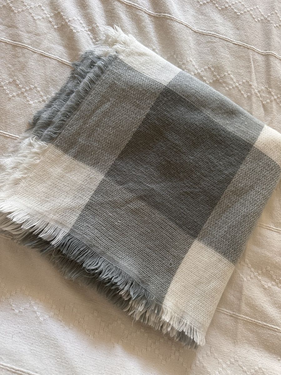 Foulard & Sciarpe: Scarf grey and white – Usato da Zürich venduto da car_68nt
