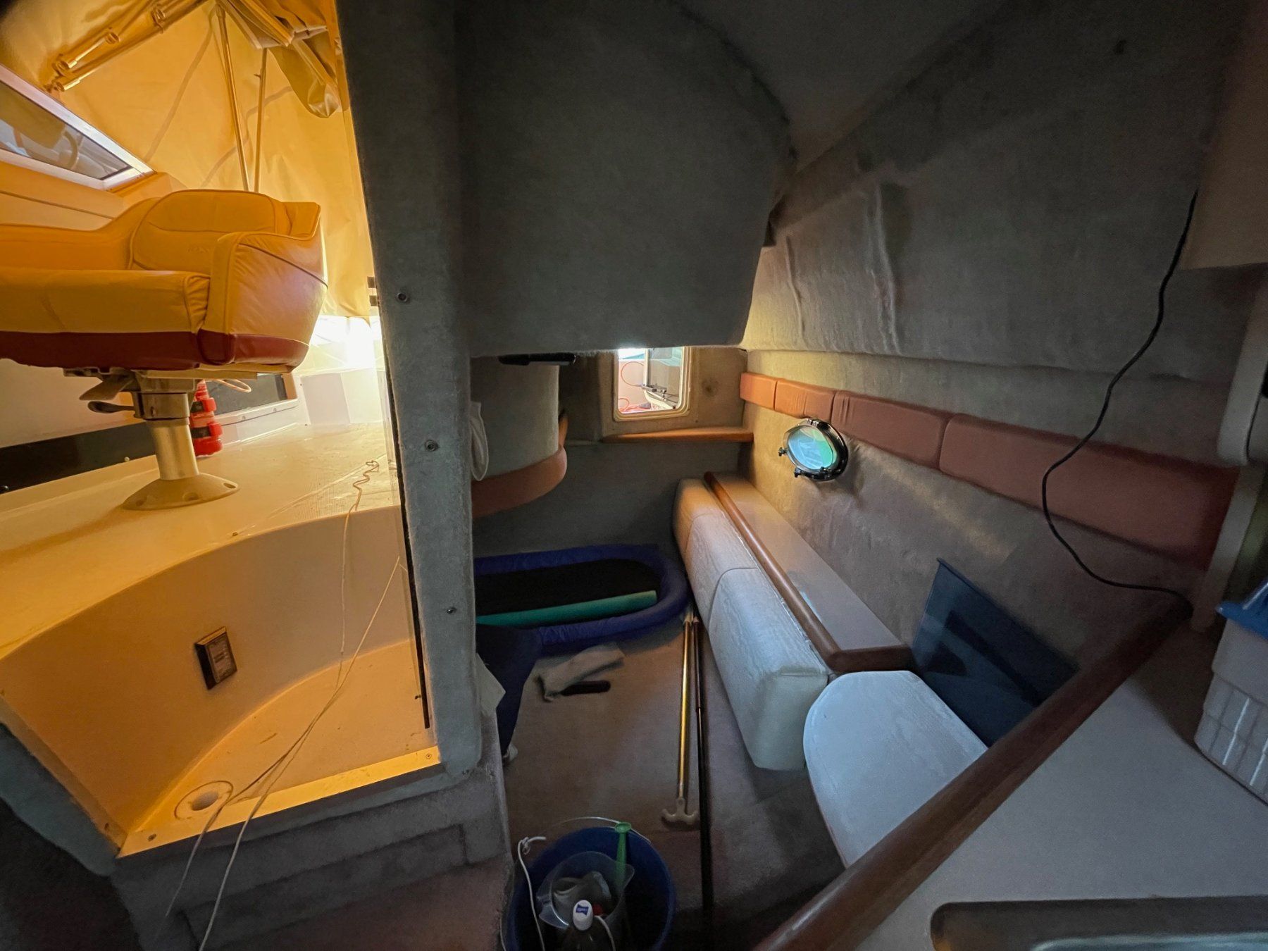 Maxum Boote: MAXUM 2500 SCR MOTORYACHT - HAFENPLATZ – Gebraucht aus Avenches von BOOTTRANSPORTE 4