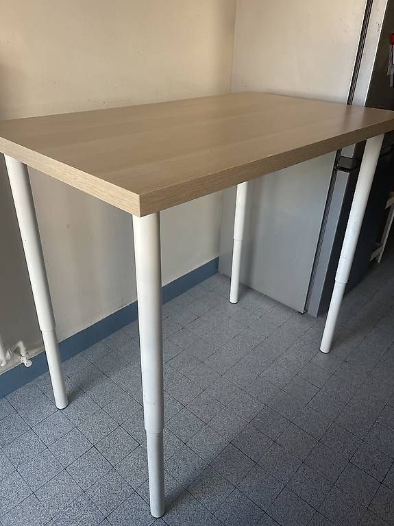 Scrivanie: Table réglable en hauteur -  État comme neuf – Usato da Genève venduto da zin_dq6d 1