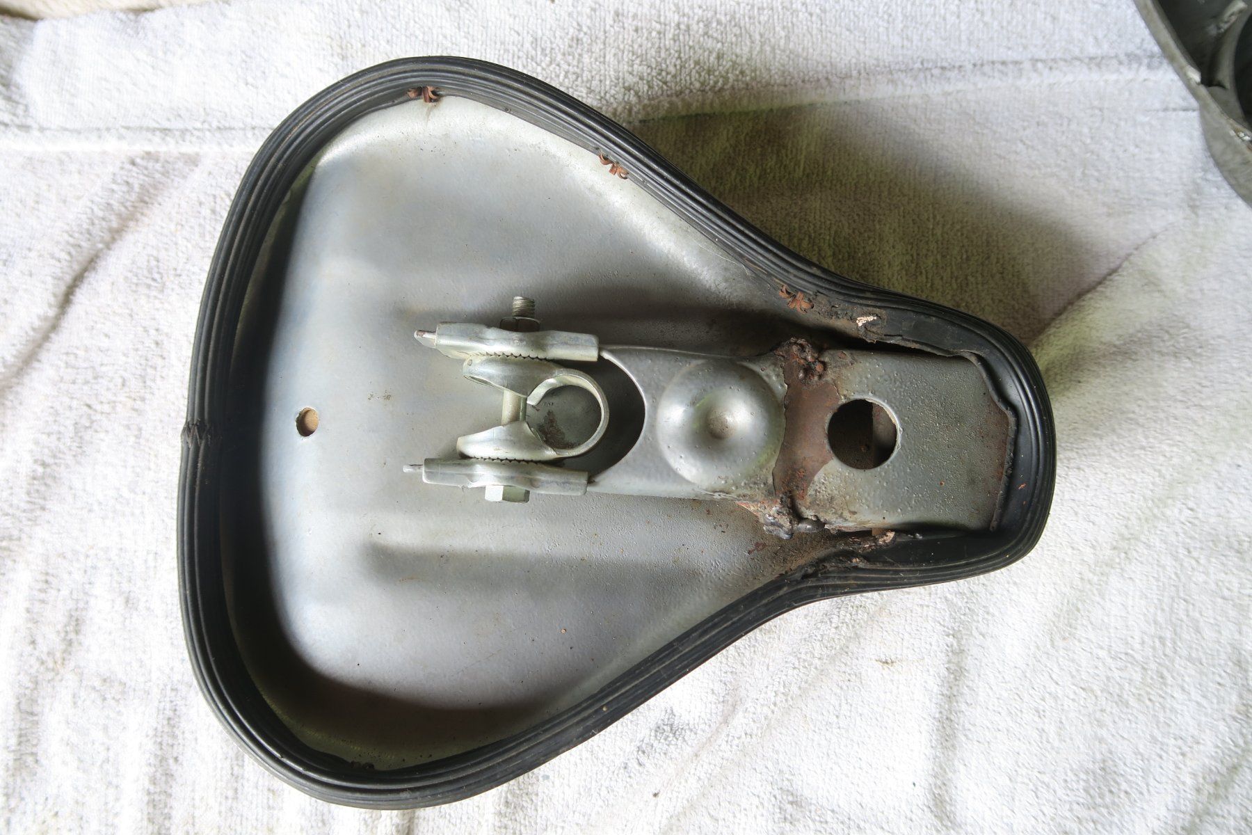 Sachs Mofa-Ersatzteile: Mofa / Töffli Sattel Sachs / Puch ? – Gebraucht aus Heimberg von Heimberg2010 2