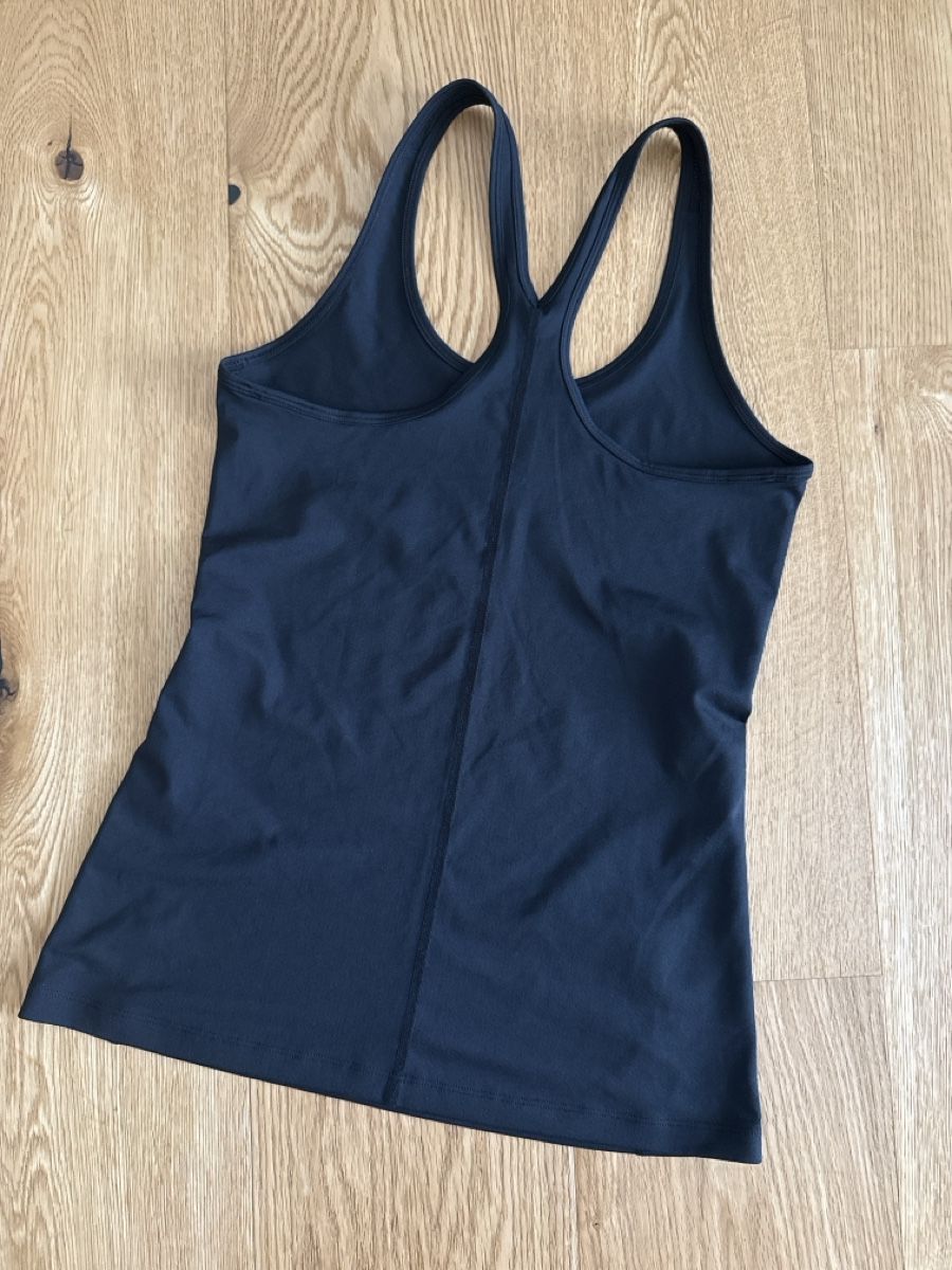 Under Armour Top: Under Armour gym top size S – Usato da Boswil venduto da hey.itsme 1