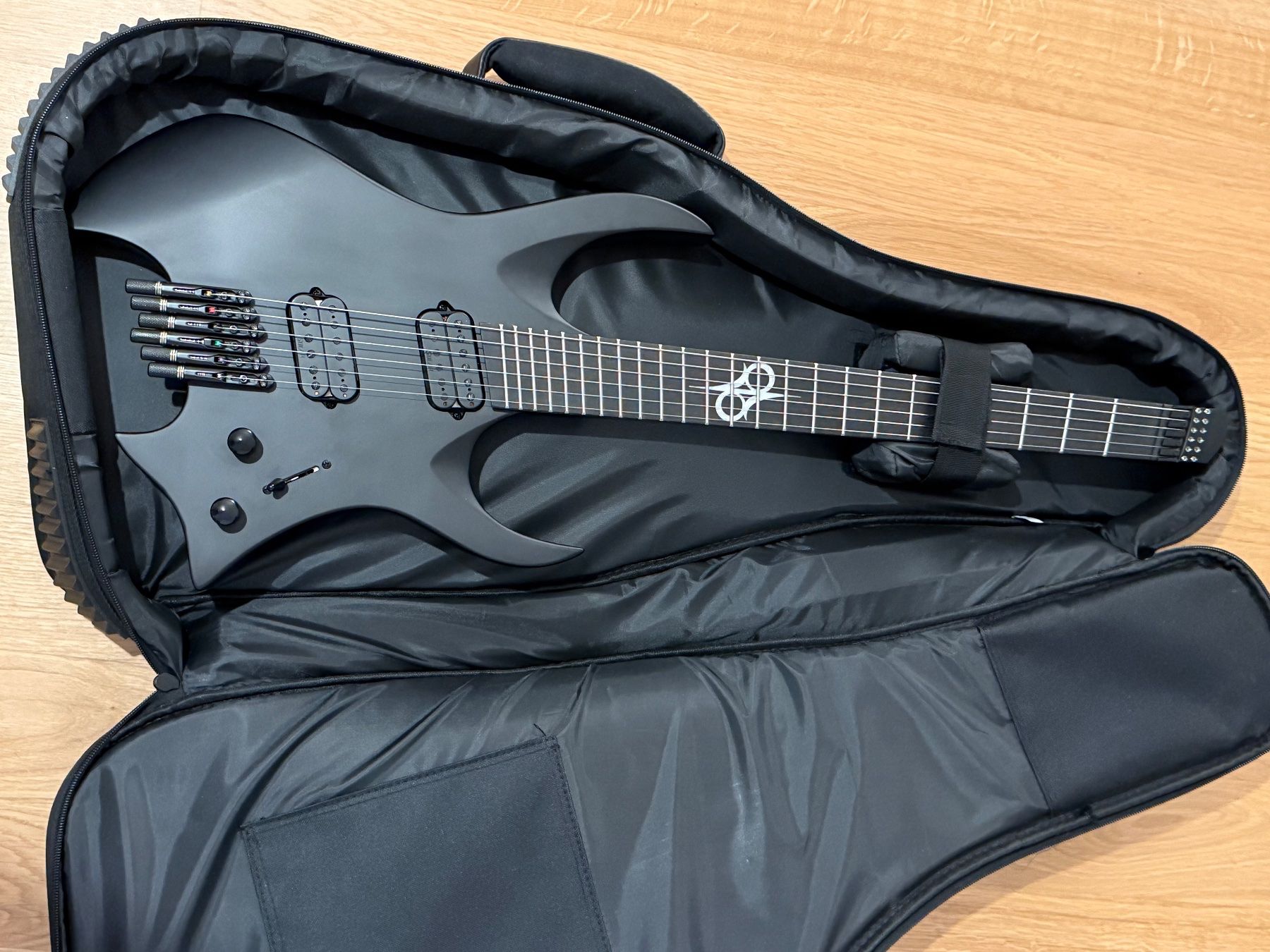 Strumenti musicali: Solar H2.6C – Carbon Black | Headless Multiscale E-Gitarre – Usato da Schaffhausen venduto da jl_wy6k