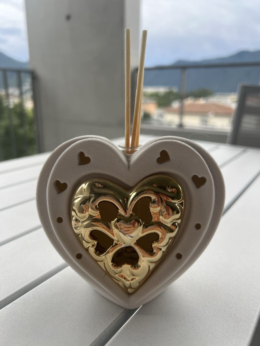 Duftöldiffusoren: Diffusore profumo cuore ceramica con inserto oro – Gebraucht aus Breganzona von Lorcary 1