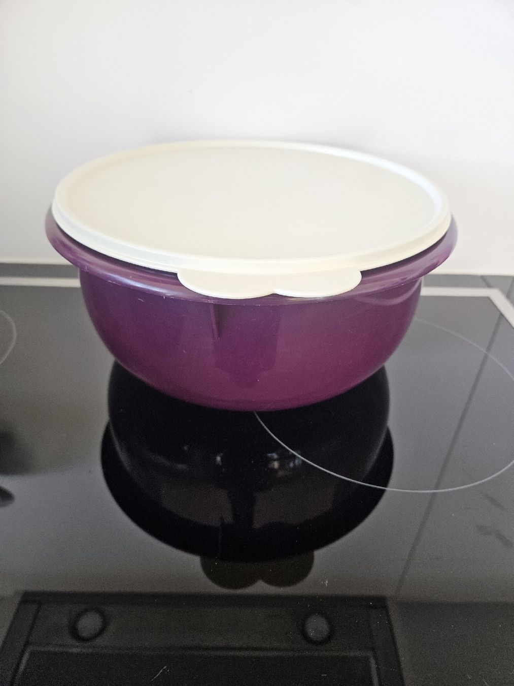 Tupperware Contenitori & Simili: Bol Tupperware violet avec couvercle – Usato da Morges venduto da Mlle_Croft_91