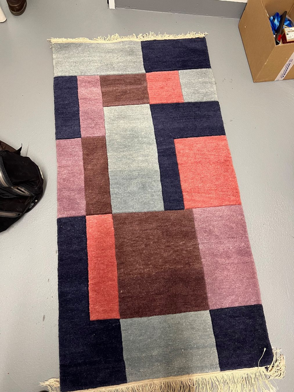 Tapis: Handgeknüpfter Teppich mit modernem Muster – Neuf (Voir description) à Wettingen par Lamadeux