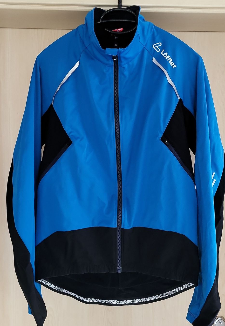 Löffler Giacche: Löffler Softshelljacke, Grösse M, Blau/Schwarz - Top Zustand – Nuovo (secondo la descrizione) da Zollbrück venduto da Swissrace2
