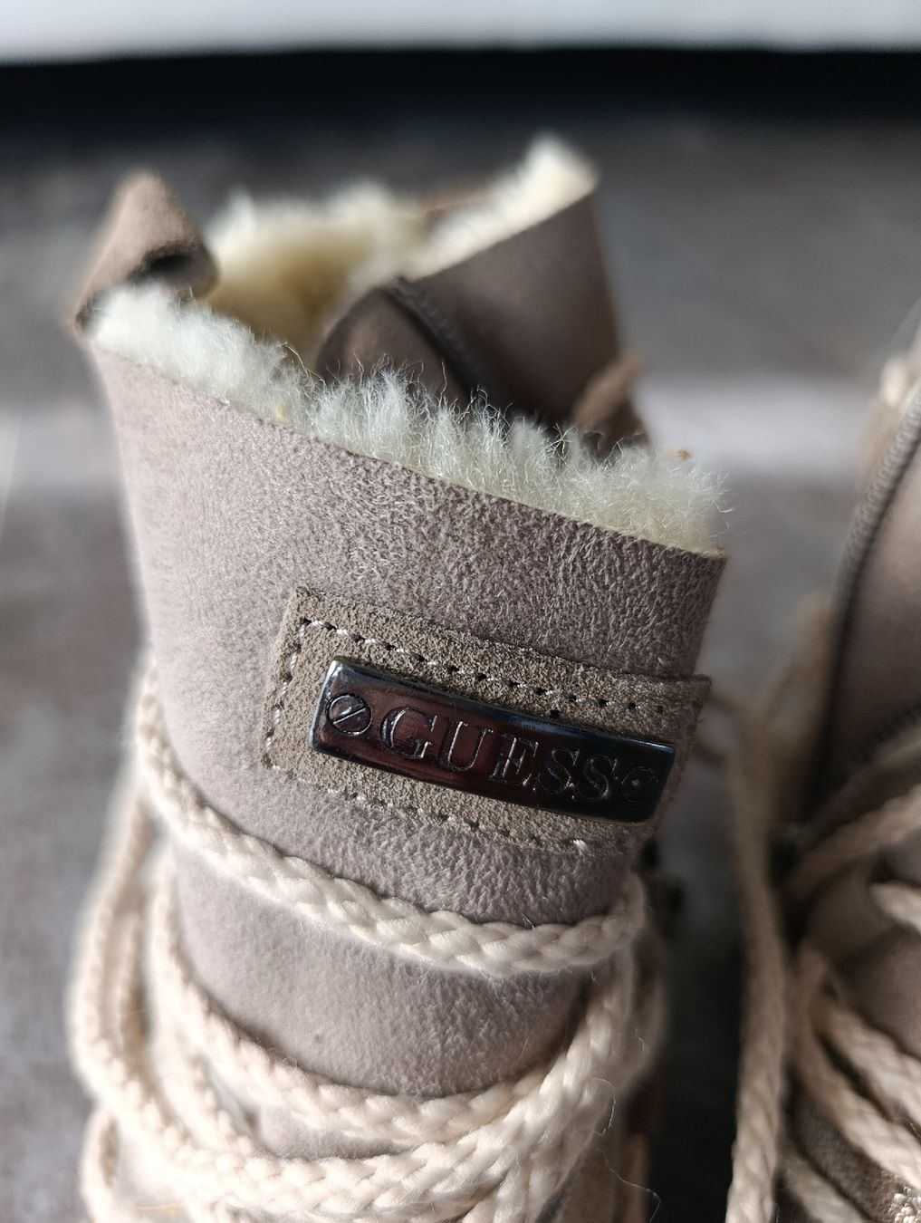 Guess Damenschuhe: NEUE Guess Winterschuhe – Neu (gemäss Beschreibung) aus Strengelbach von Cbrughelli 2