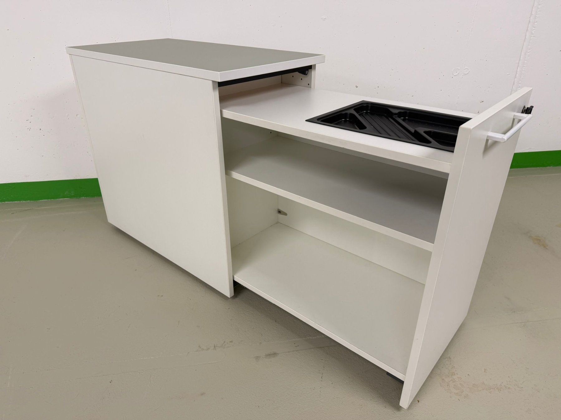 Banconi: Beistellcontainer weiss mit Linoleum Top 4183 Pistachio – Usato da Burgdorf venduto da JaegBdorf 1