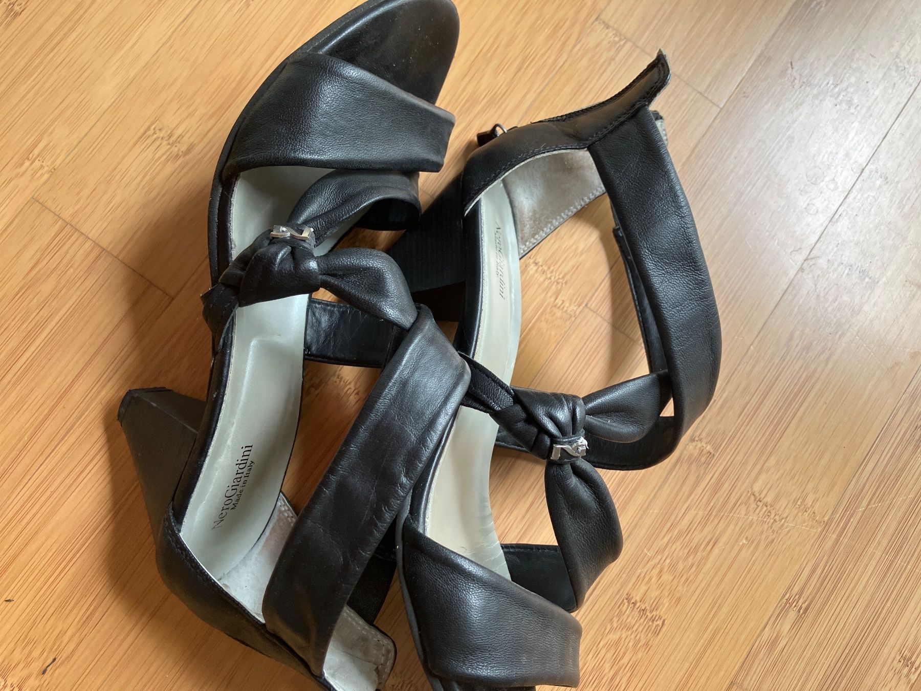 Chaussures femmes: Schicker Schuh von Nero Giardini – D'occasion à Belp par Bverona 2