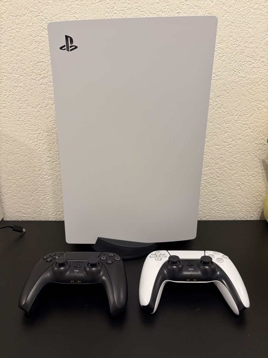 Sony Console: Playstation 5 Digital Edition mit 2 Controller, Top Zustand! – Nuovo (secondo la descrizione) da Gümligen venduto da NicolasScheidegger 1