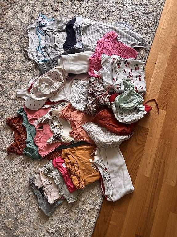 Lotti & Set di vestiti: Sommerkleider Gr80-86 – Usato da Zürich venduto da Brooke