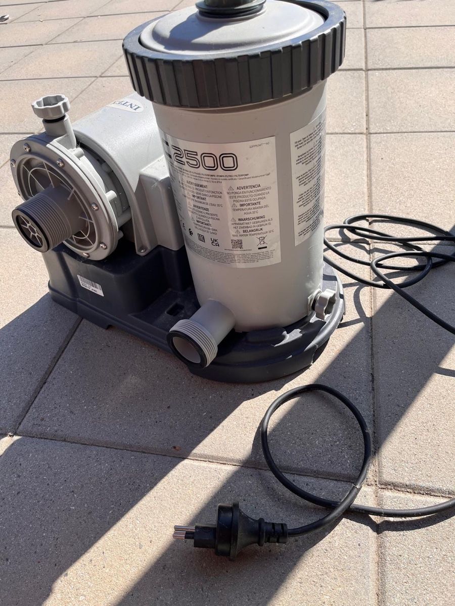 Intex Accessori per Piscine: Intex Kartuschenfilterpumpe Krystal Clear C2500  – Usato da Seedorf BE venduto da frank7031 2