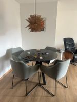 Tisch aus Ikea mit 4 Stühlen dazu - aktuelle Kollektion
