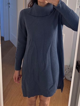 Strickkleid mit Rollkragen aus Wolle und Kaschmir