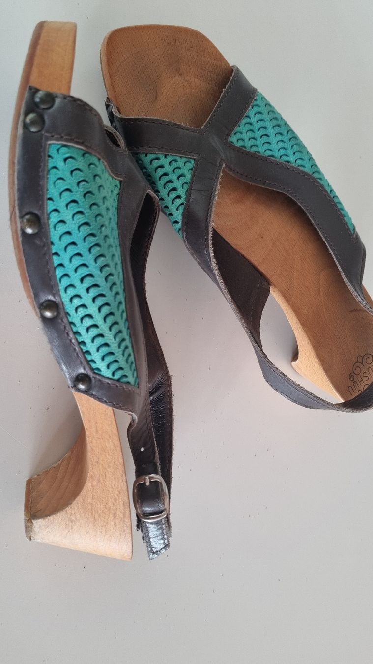 Scarpe da donna: Tokushuu Holzzoggeli Gr 36-37 – Usato da Tägertschi venduto da Fank111 1