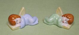 2 Engel liegend / schlafend