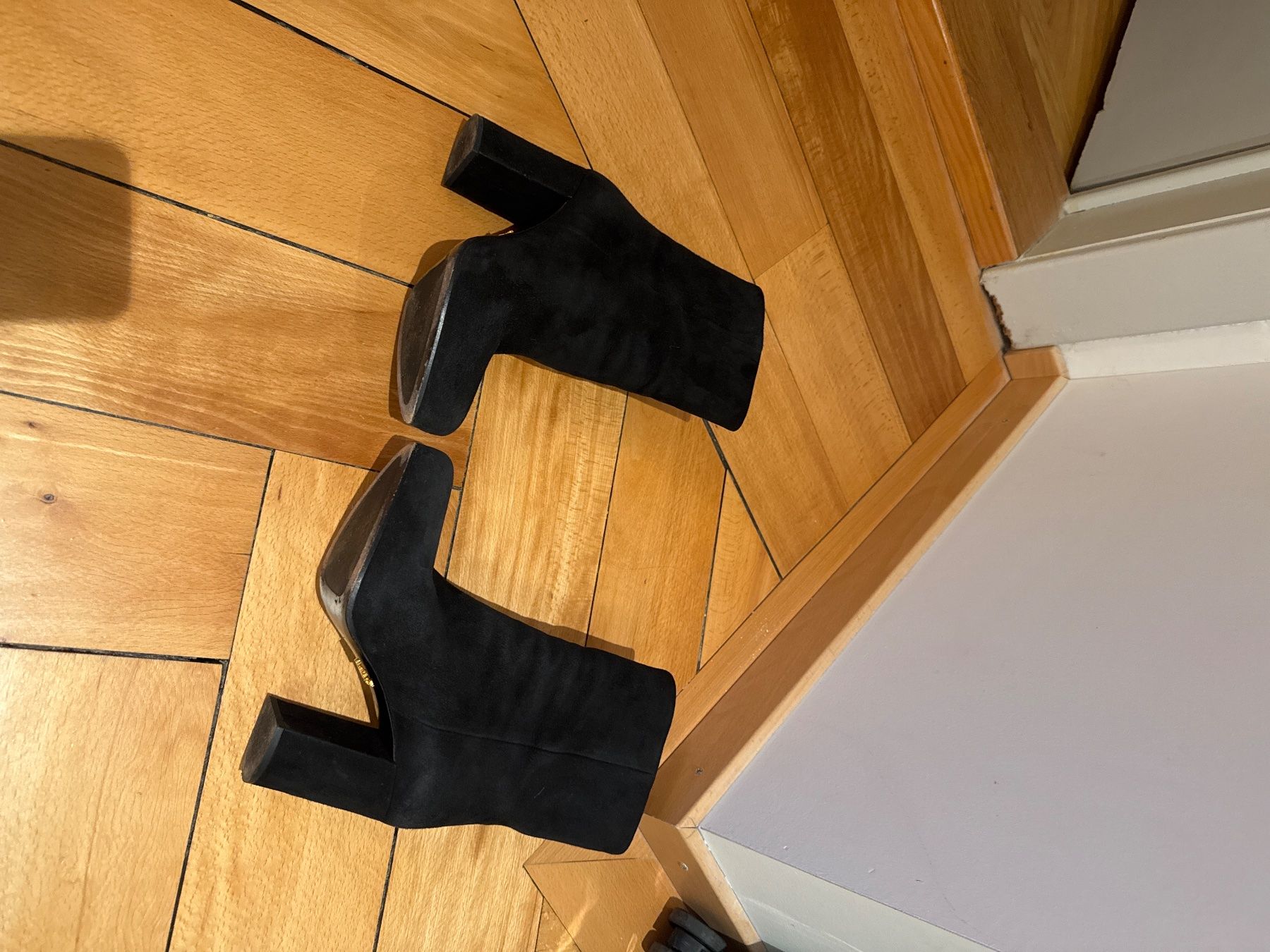 Prada Scarpe da donna: Prada Wildlederstiefel Gr. 36 – Usato da Zürich venduto da Aliciki 2