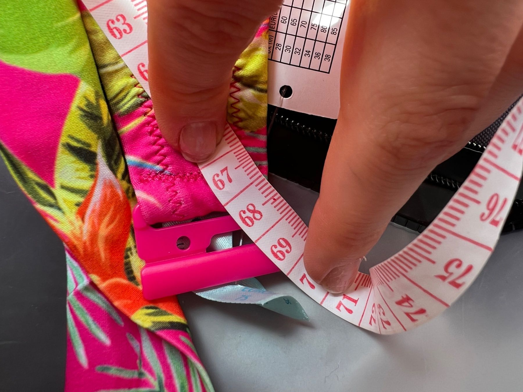 Roxy Badekleider & Bikinis: BH 75 Unterhose XL Roxy Neu Badeanzug – Neu und originalverpackt aus Riehen von edu_92w7 1