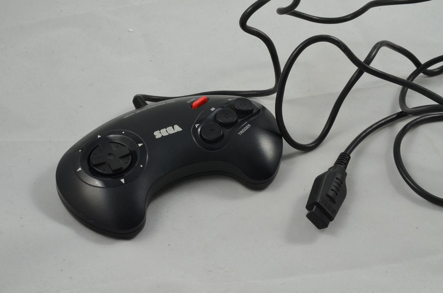Giochi: Original Controller Sega Mega Drive – Usato da Buchs AG venduto da SellAndBuyX 1