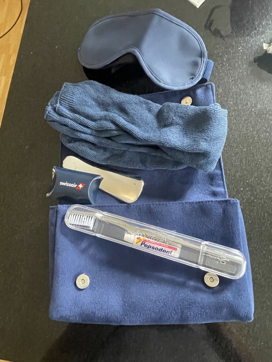 Swissair Borse: Swissair personal travel kit – Usato da Sennhof venduto da gio_79cw 2