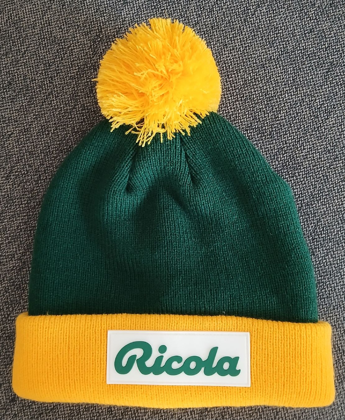 Copricapi, berretti & cappellini: bonnet ricola – Nuovo e nell'imballaggio originale da Lausanne venduto da Soulbrother