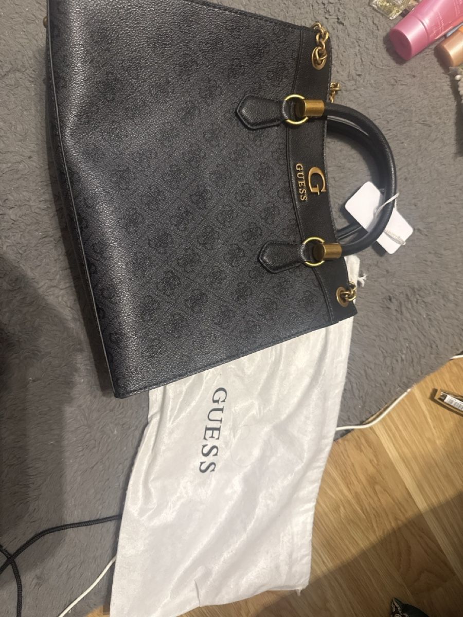 Guess Sacs femmes: Neue guess tasche – Neuf avec emballage d'origine à Köniz par Yaiito