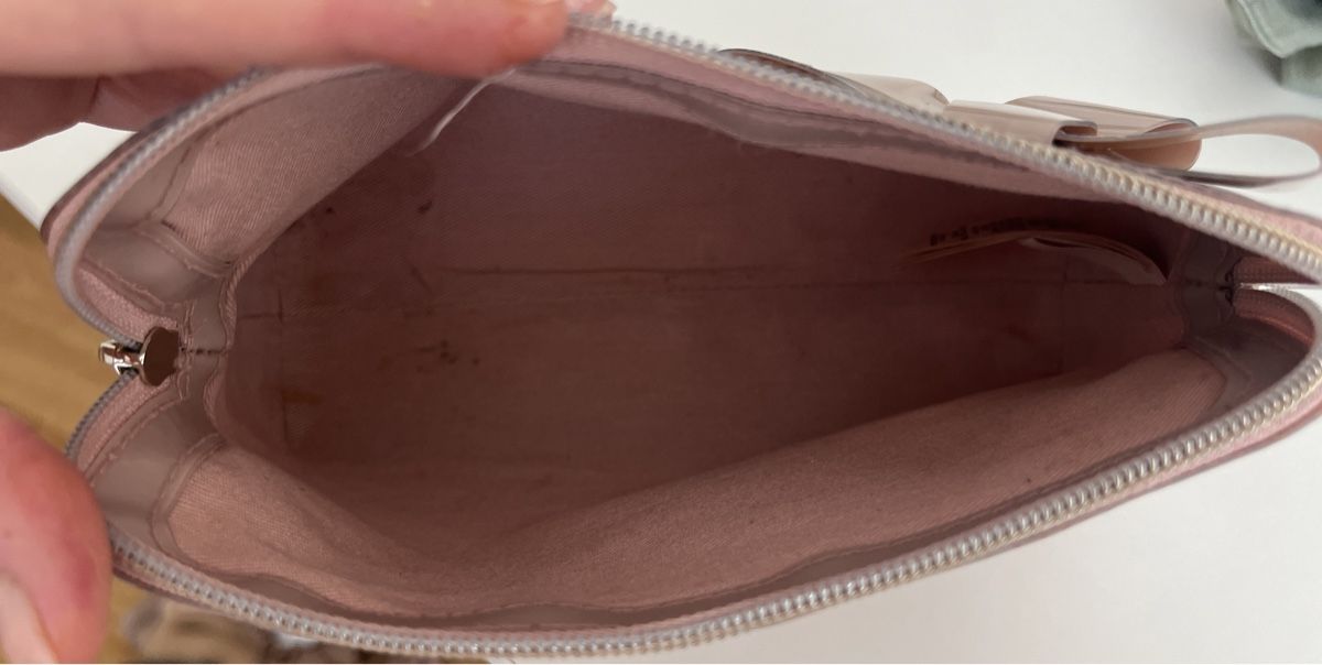Kosmetikkoffer: Ted Baker Kosmetiktasche Lack Rosa Schleife – Gebraucht aus Ebikon von her_82yr 2