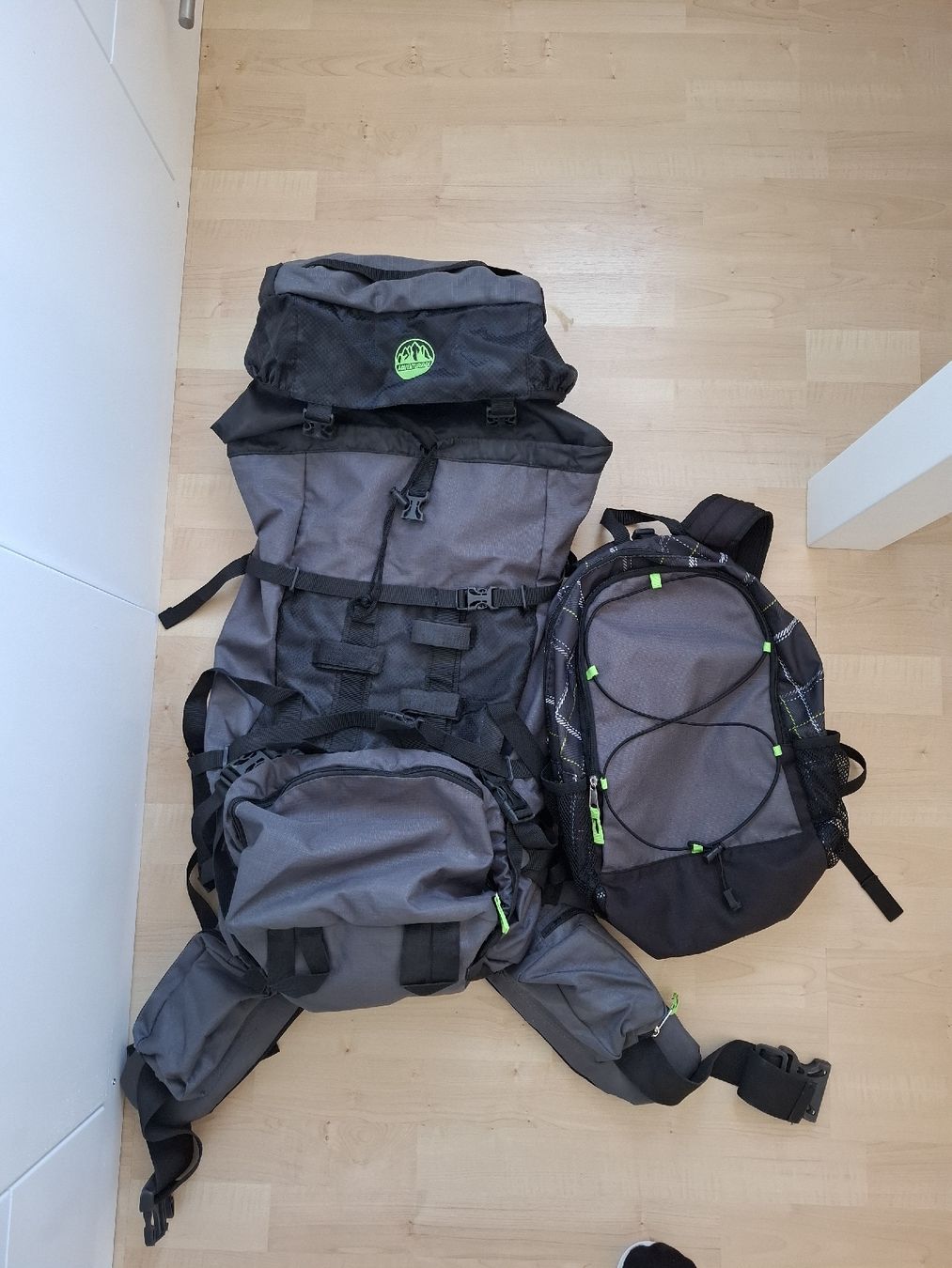 Zaini: Wander-oder Backpacker Rucksack, Versand auch möglich – Nuovo (secondo la descrizione) da Neuenhof venduto da summer_25