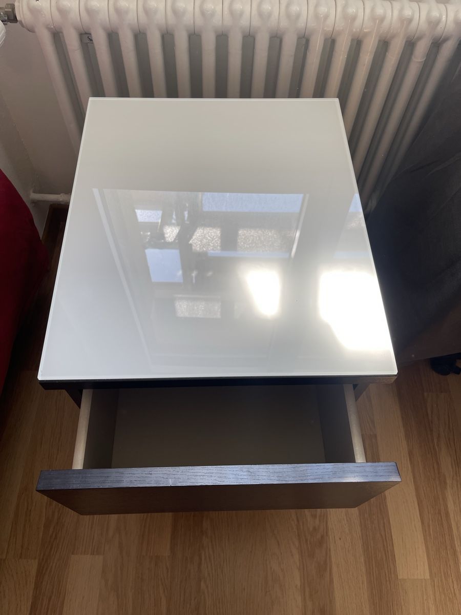 Comodini: 2x Ikea Malm Kommode schwarz mit Glasplatte weiss – Usato da Rapperswil SG venduto da Jule1410 2