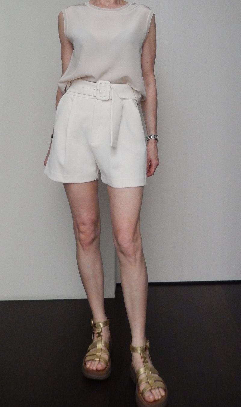 Mango Pantalons: MANGO Shorts mit Gurt Gr. XS – D'occasion à Tuggen par vivira