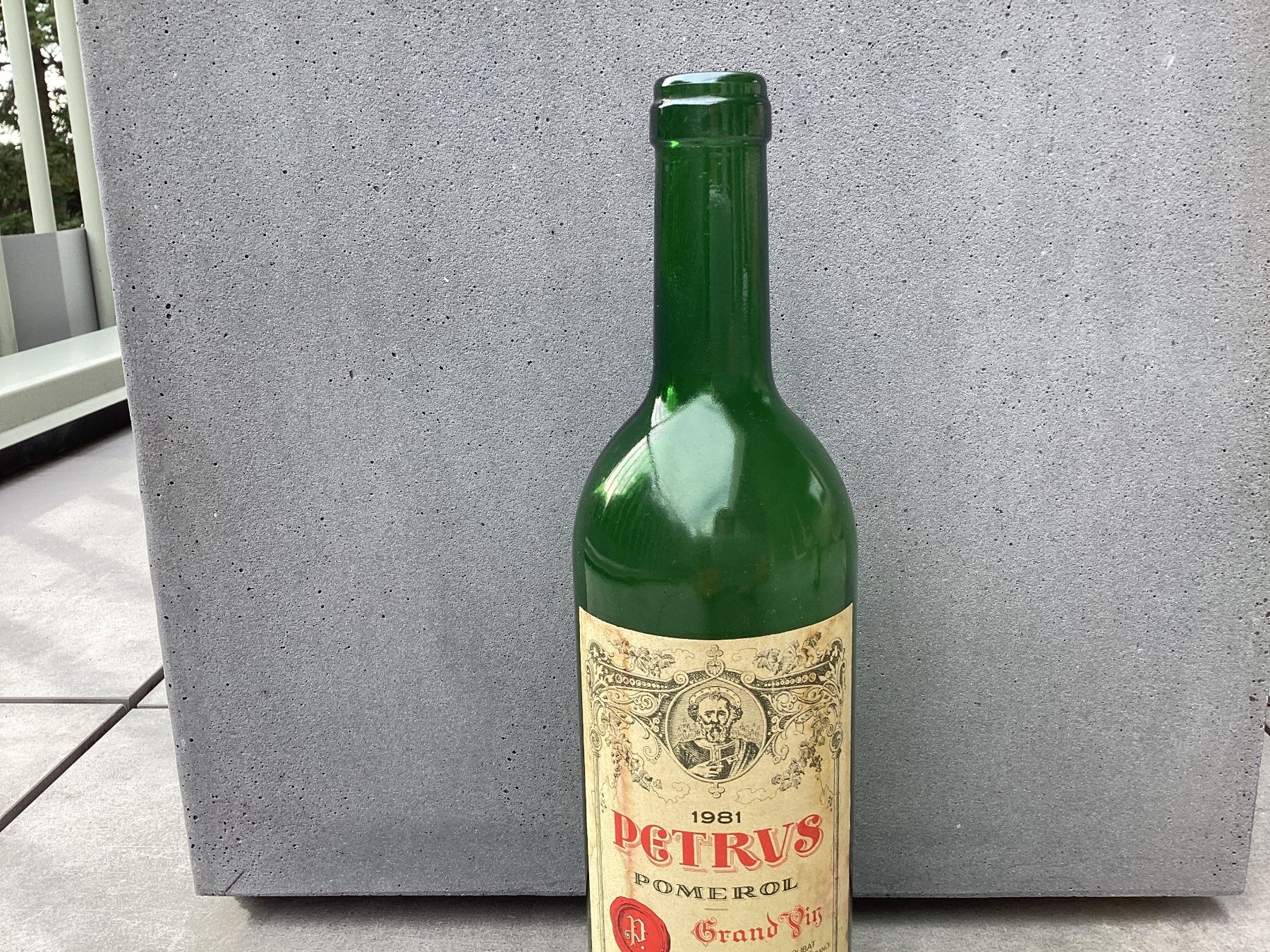 Château Pétrus Wein: Château Pétrus Weinflasche – Gebraucht aus Flawil von Barschfreak 3