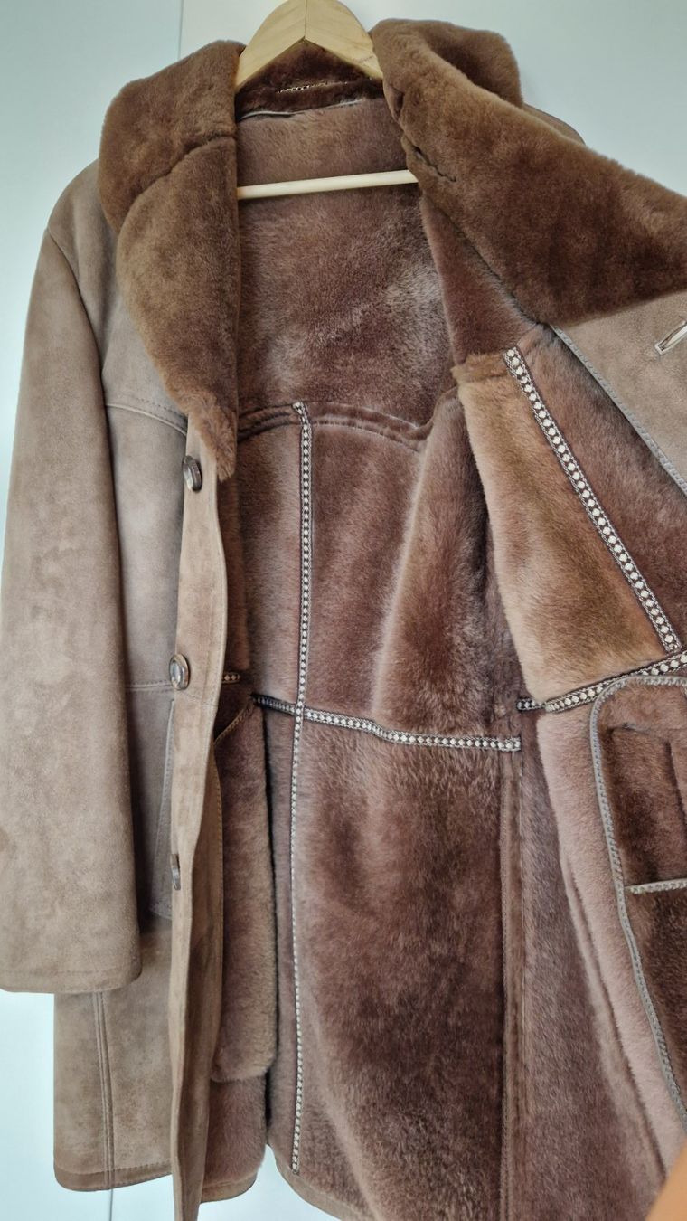 Cappotti: Unisex Wildledermantel mit Lammfell-Innenfutter – Usato da Horgen venduto da madlaina12 4