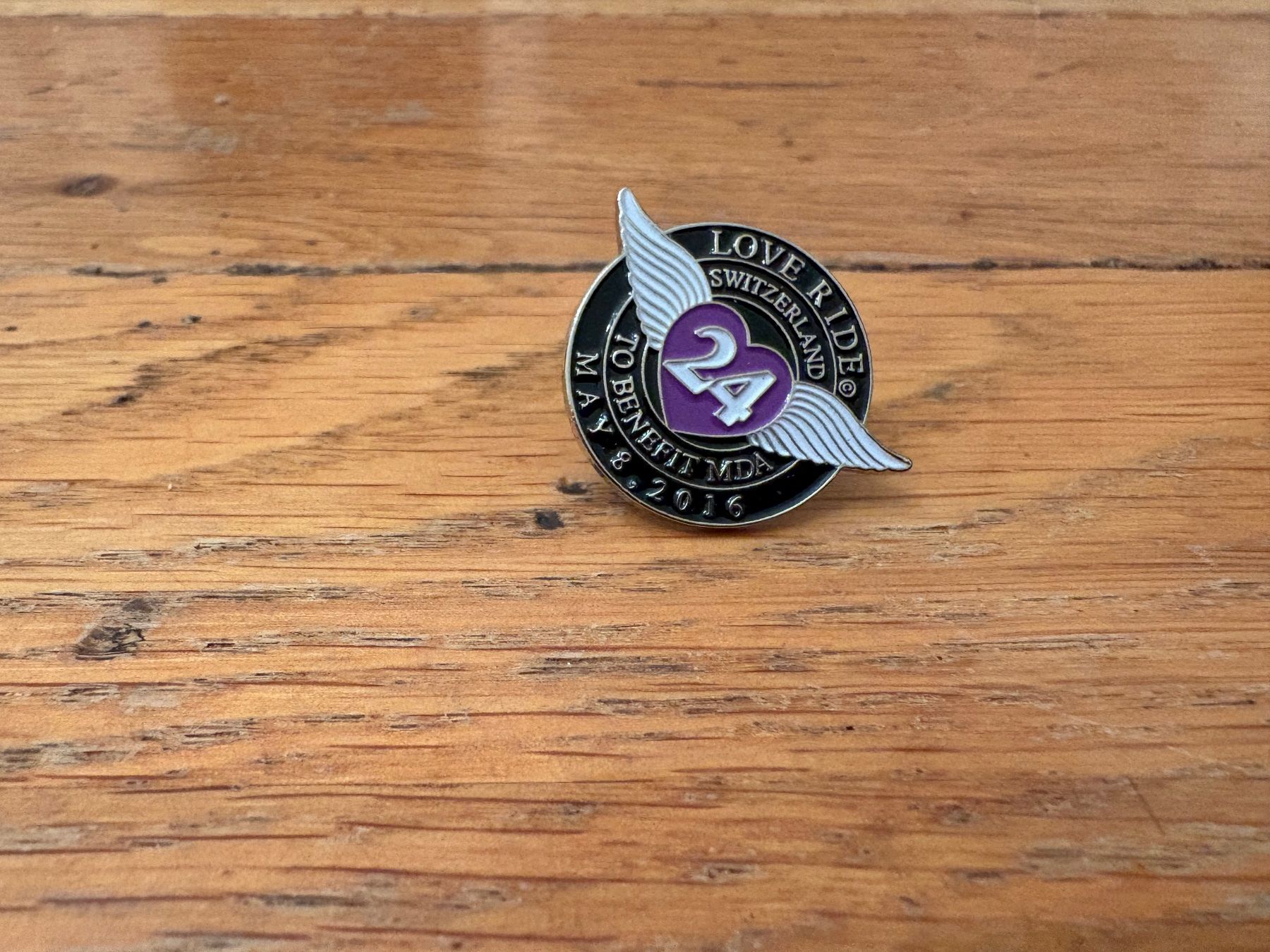 Placchette & Badge: Love Ride Pin - Nr.24 – Usato da Heimiswil venduto da Lebensarchitekt